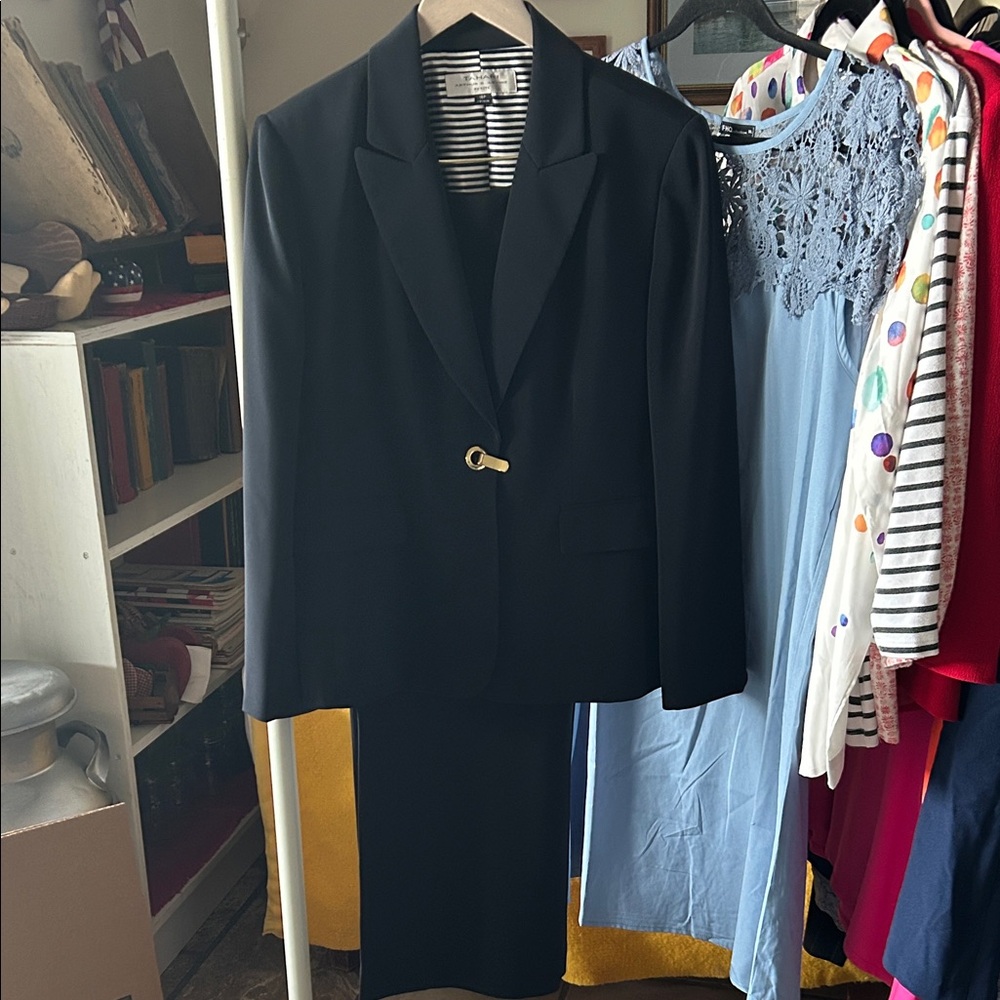 T Tahari Elegant Black Blazer